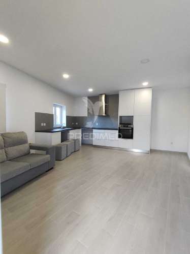 Moradia t1 remodelada com todas as despesas incluídas.