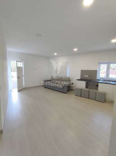 Moradia t1 remodelada com todas as despesas incluídas.