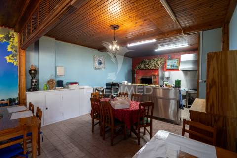 Restaurante e moradia t3 em machico