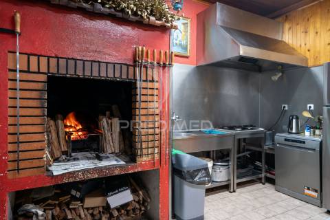 Restaurante e moradia t3 em machico