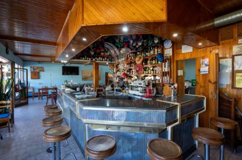 Restaurante e moradia t3 em machico