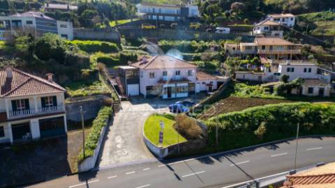 Restaurante e moradia t3 em machico