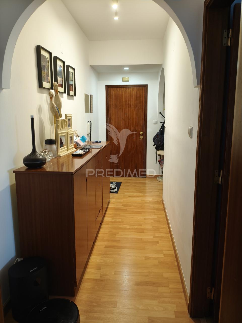 Apartamento t2 com box - póvoa de santa iria