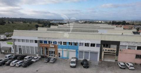 Espaço comercial e industrial de 357m² (duplex) – lagos (parque industrial o infante) pronto para seu negócio