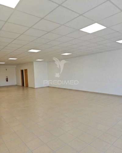 Espaço comercial e industrial de 357m² (duplex) – lagos (parque industrial o infante) pronto para seu negócio