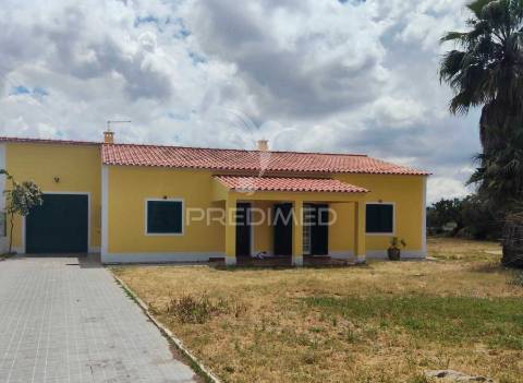 Moradia t3+2 térrea com piscina, glória do ribatejo
