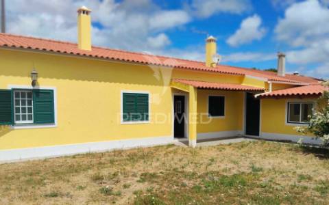 Moradia t3+2 térrea com piscina, glória do ribatejo