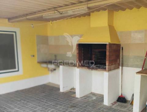 Moradia t3+2 térrea com piscina, glória do ribatejo