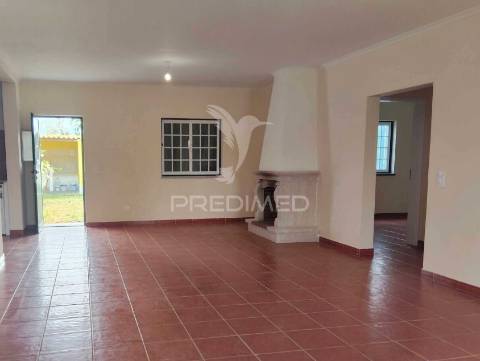 Moradia t3+2 térrea com piscina, glória do ribatejo