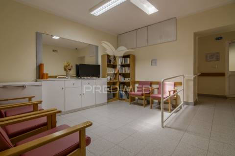 Lar de idosos/estrutura residencial para idosos