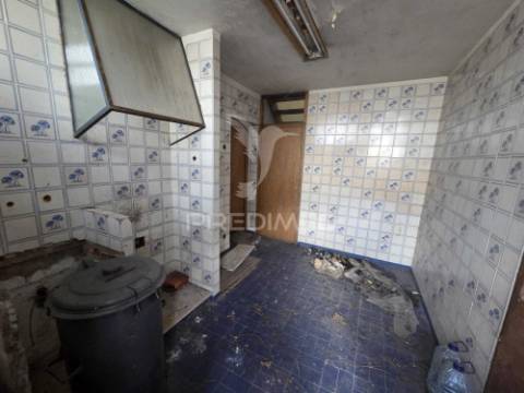 Moradia para reabilitação total em mafamude vila nova de gaia