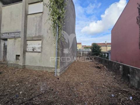 Moradia para reabilitação total em mafamude vila nova de gaia