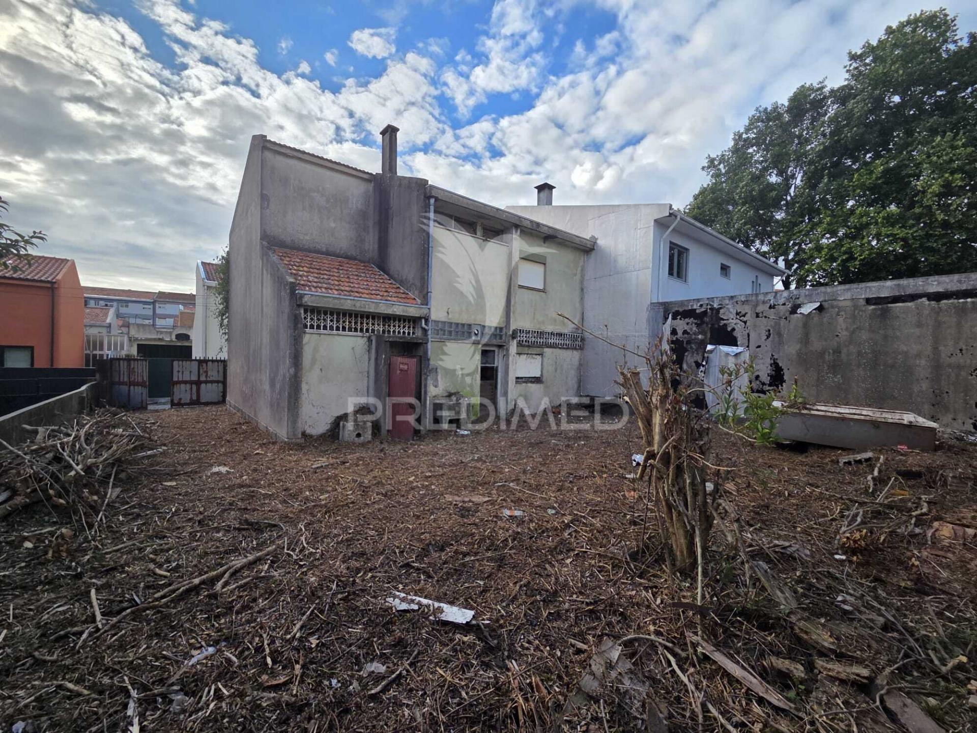 Moradia para reabilitação total em mafamude vila nova de gaia