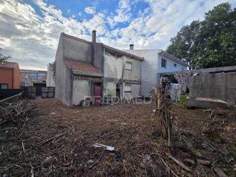 Moradia para reabilitação total em mafamude vila nova de gaia