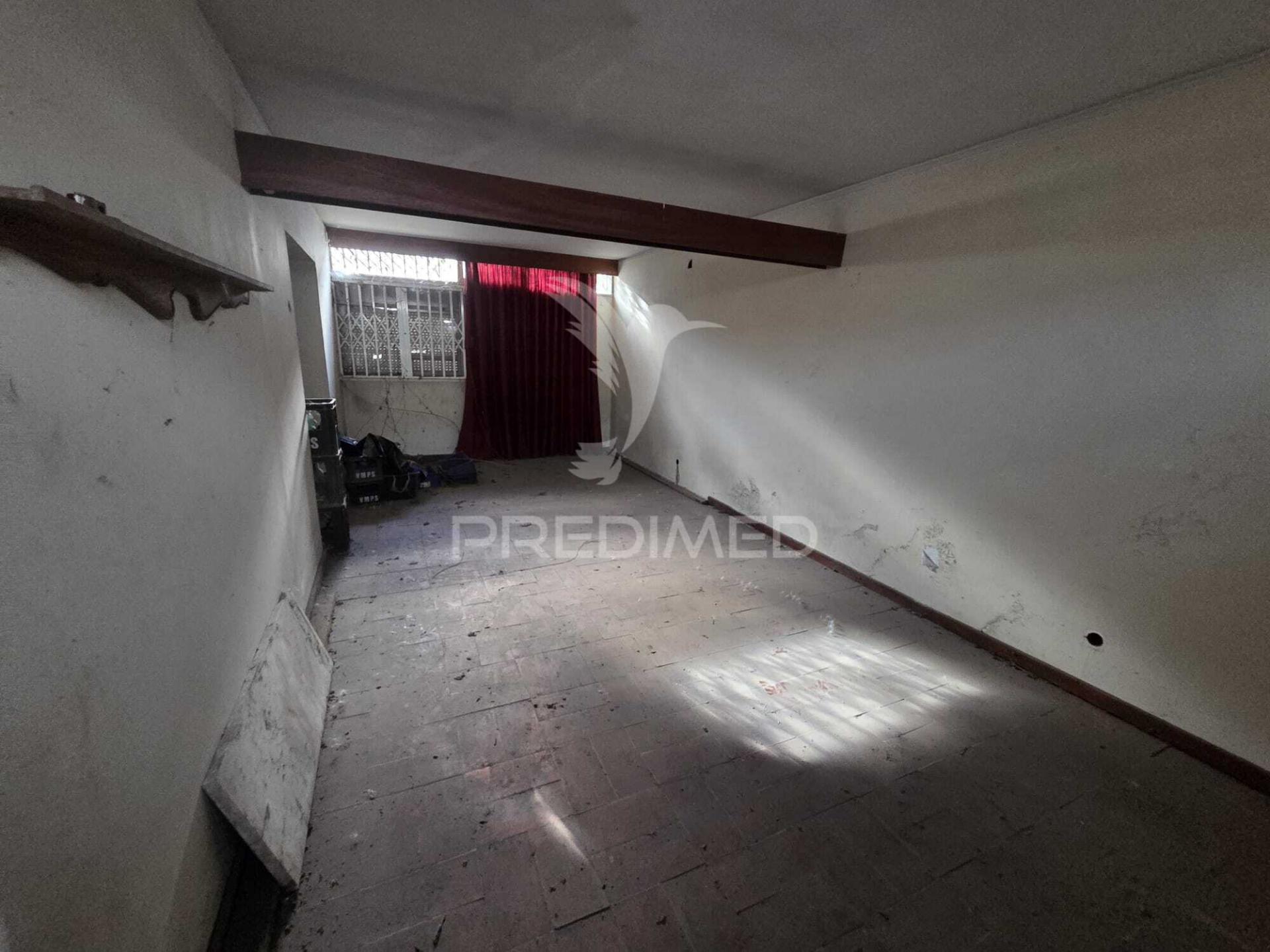 Moradia para reabilitação total em mafamude vila nova de gaia