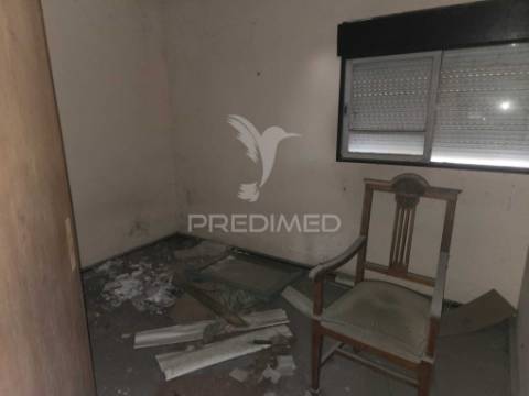 Moradia para reabilitação total em mafamude vila nova de gaia