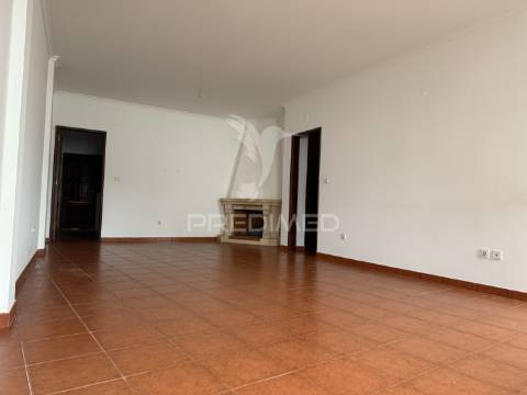 Apartamento t2 no centro de almograve – para venda