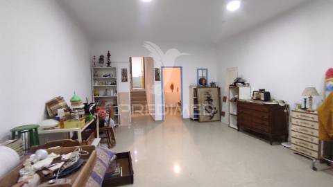 Armazém adaptado a habitação t1