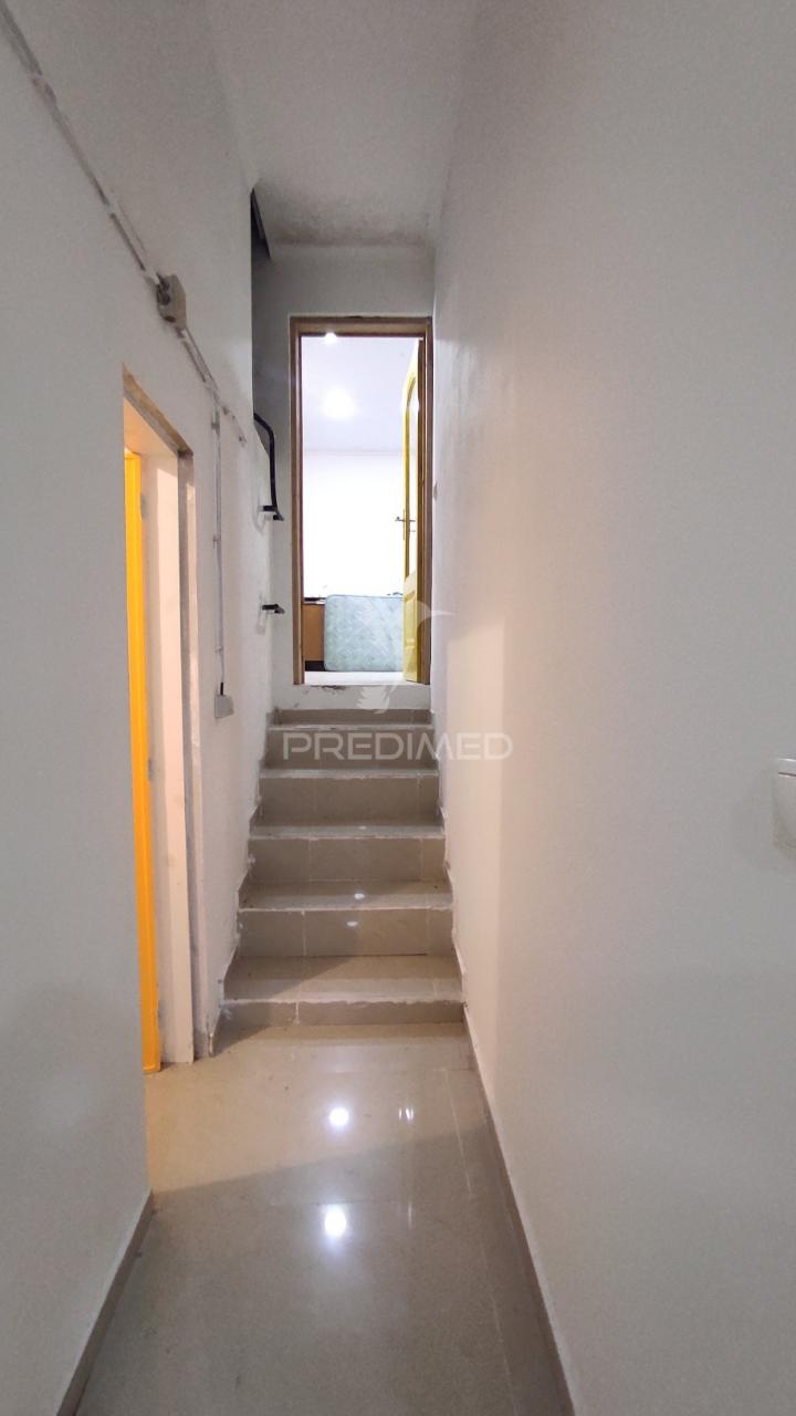 Armazém adaptado a habitação t1