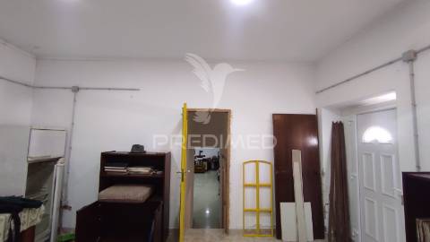 Armazém adaptado a habitação t1