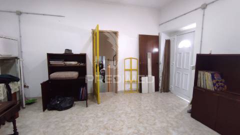 Armazém adaptado a habitação t1