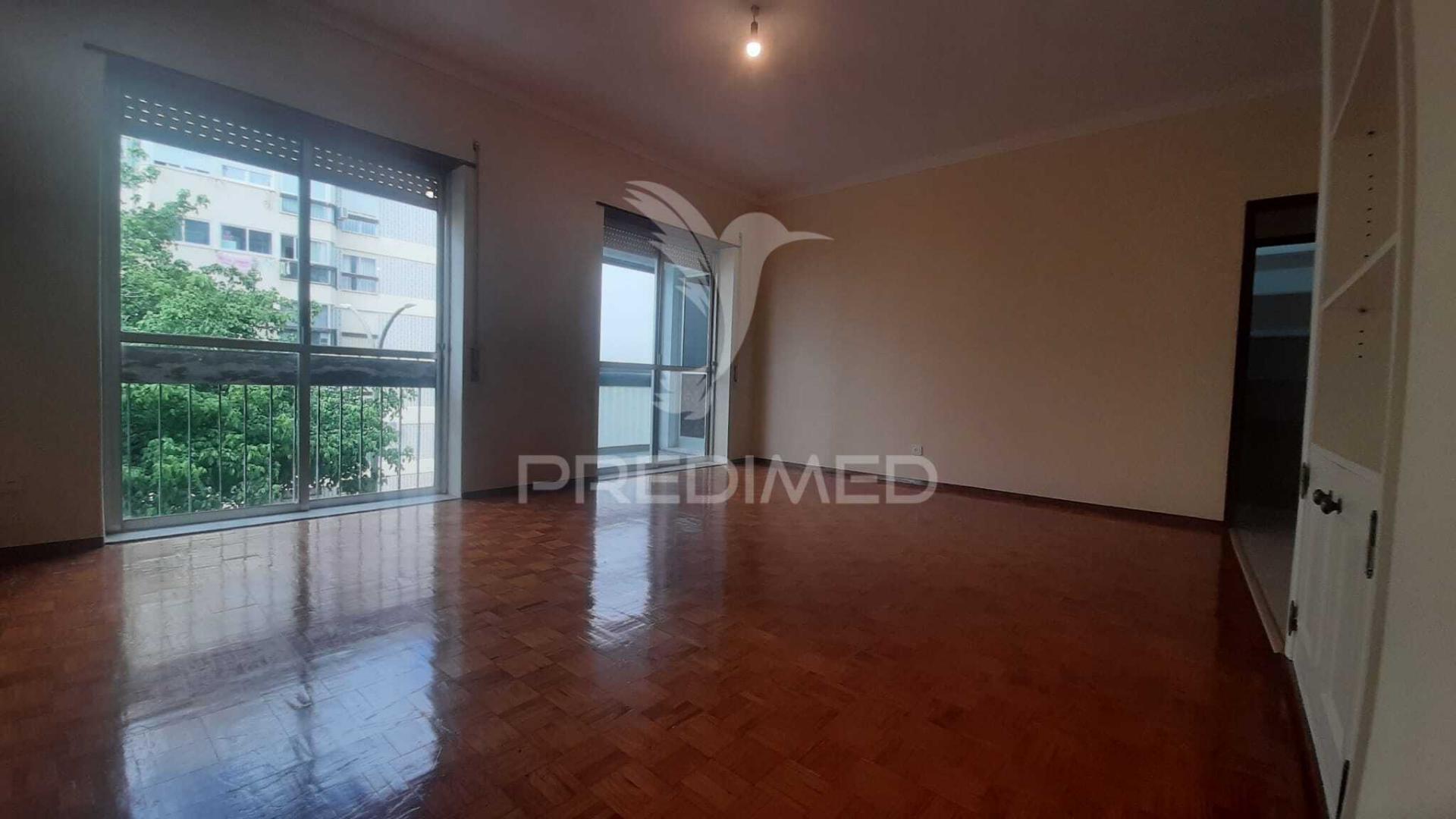 Arrendamento » apartamento t2/95m2 ( remodelado ) ?  urbisado - setúbal
