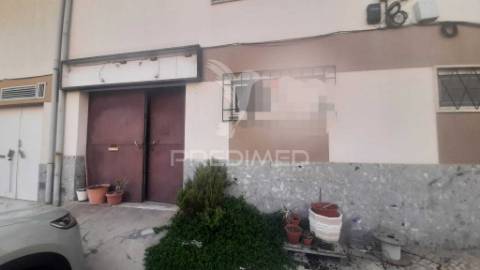 Venda » armazém/garagem de rua c./106m2 e fácil acesso em zona central de setúbal
