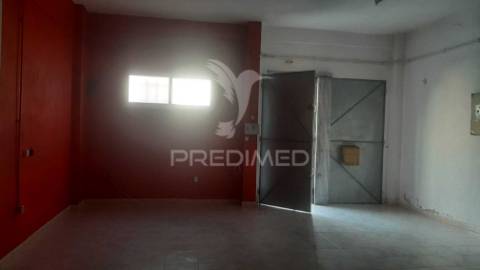 Venda » armazém/garagem de rua c./106m2 e fácil acesso em zona central de setúbal