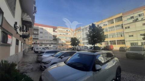 Venda » armazém/garagem de rua c./106m2 e fácil acesso em zona central de setúbal