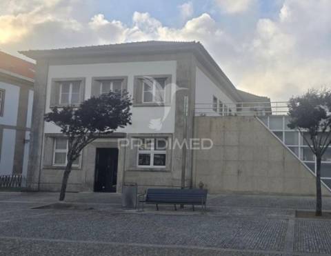 Loja comércio na praça do almada  - póvoa de varzim