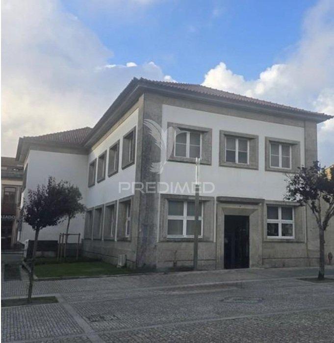 Loja comércio na praça do almada  - póvoa de varzim