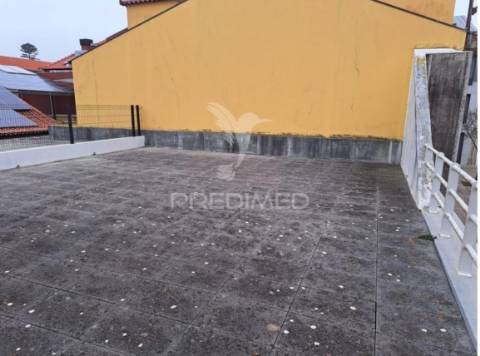 Loja comércio na praça do almada  - póvoa de varzim