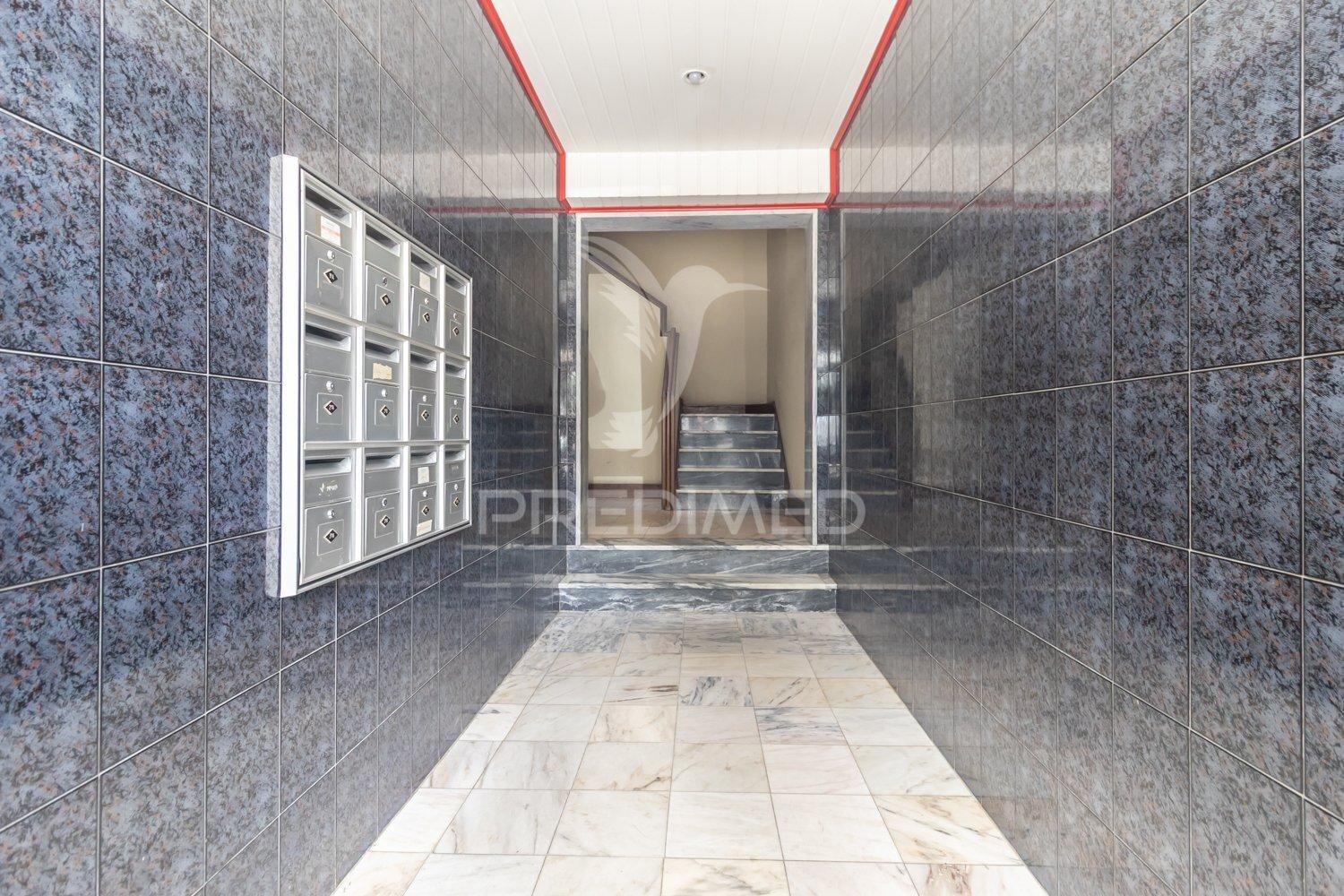 Apartamento t2 com 2 marquises ,4 caminhos em setúbal.