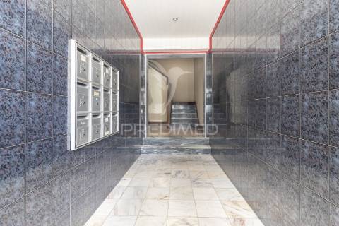 Apartamento t2 com 2 marquises ,4 caminhos em setúbal.