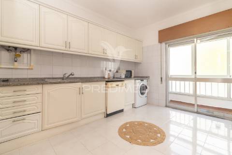 Apartamento t2 com 2 marquises ,4 caminhos em setúbal.