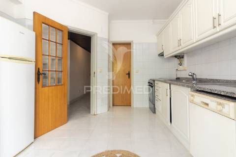 Apartamento t2 com 2 marquises ,4 caminhos em setúbal.