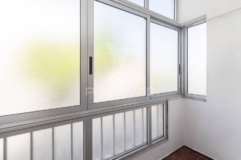 Apartamento t2 com 2 marquises ,4 caminhos em setúbal.