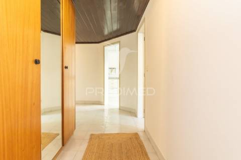 Apartamento t2 com 2 marquises ,4 caminhos em setúbal.