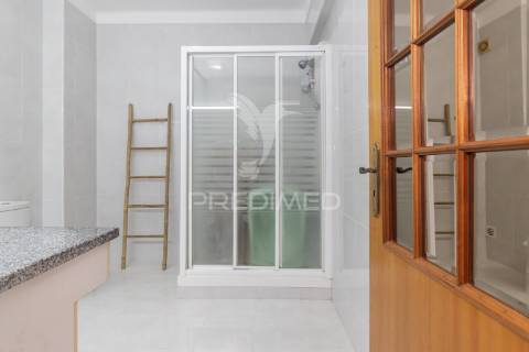 Apartamento t2 com 2 marquises ,4 caminhos em setúbal.