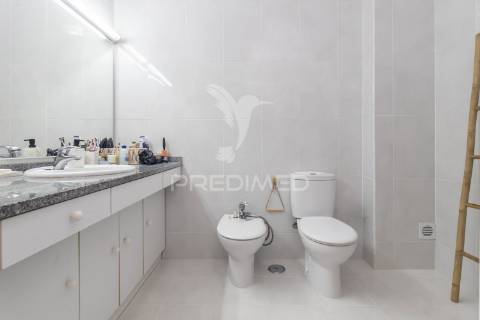 Apartamento t2 com 2 marquises ,4 caminhos em setúbal.