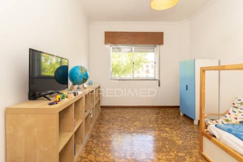 Apartamento t2 com 2 marquises ,4 caminhos em setúbal.
