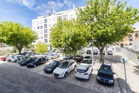 Apartamento t2 com 2 marquises ,4 caminhos em setúbal.