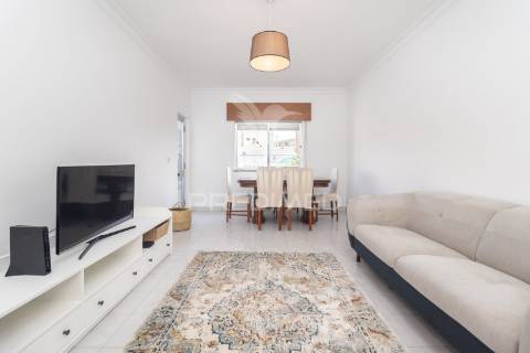 Apartamento t2 com 2 marquises ,4 caminhos em setúbal.