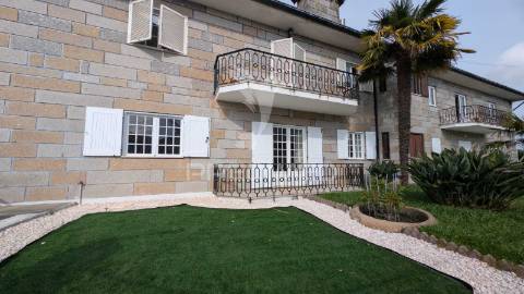 Apartamento | tipologia t3 | dois pisos | três frentes.