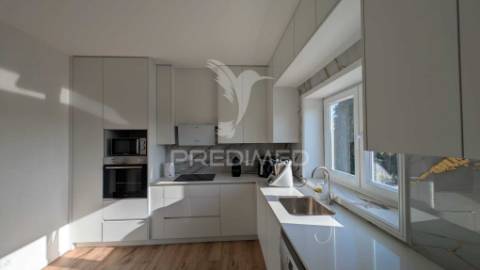 Apartamento | tipologia t3 | dois pisos | três frentes.