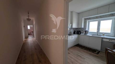 Apartamento | tipologia t3 | dois pisos | três frentes.