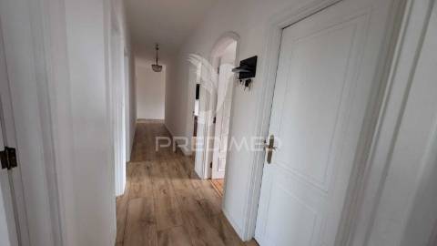 Apartamento | tipologia t3 | dois pisos | três frentes.