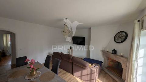 Apartamento | tipologia t3 | dois pisos | três frentes.