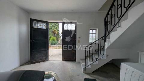 Apartamento | tipologia t3 | dois pisos | três frentes.