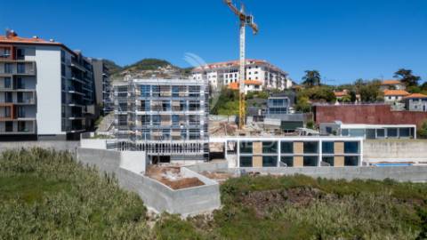 Apartamento t3 - no centro caniço
